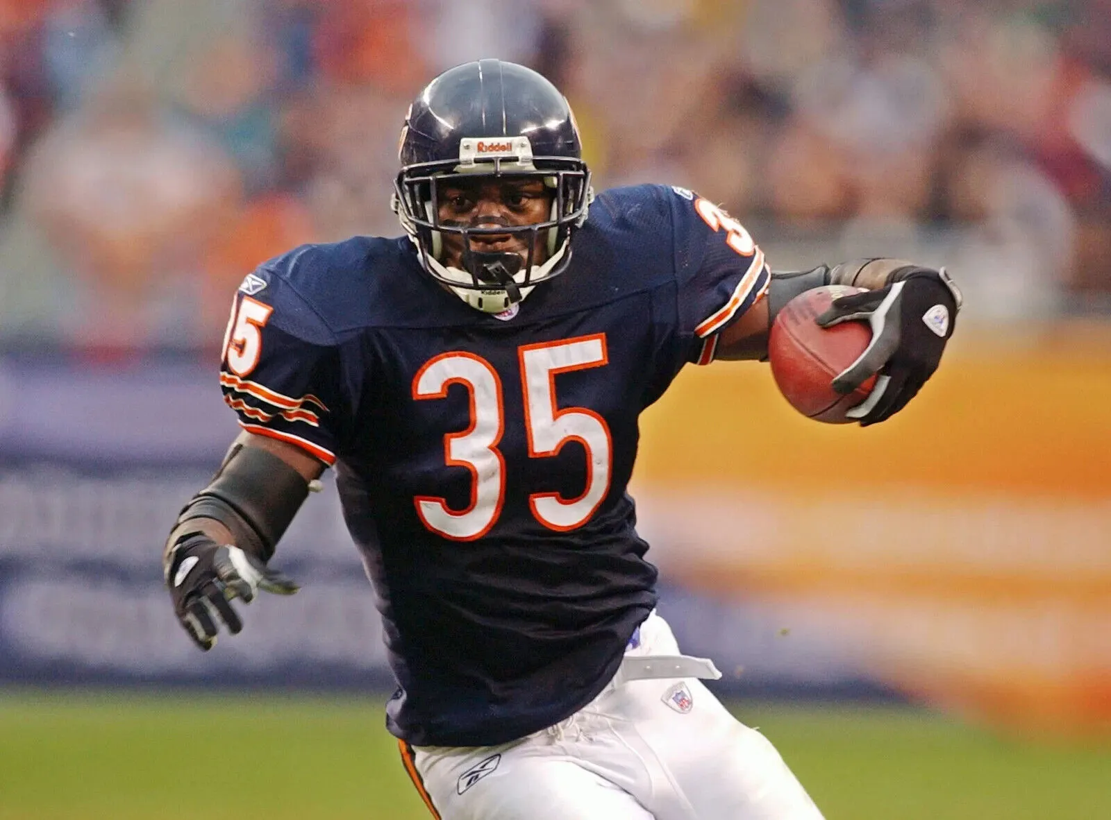 Anthony Thomas Signed Chicago Bears Jersey Inscribed "ROY 01" (Schwartz COA) R.B