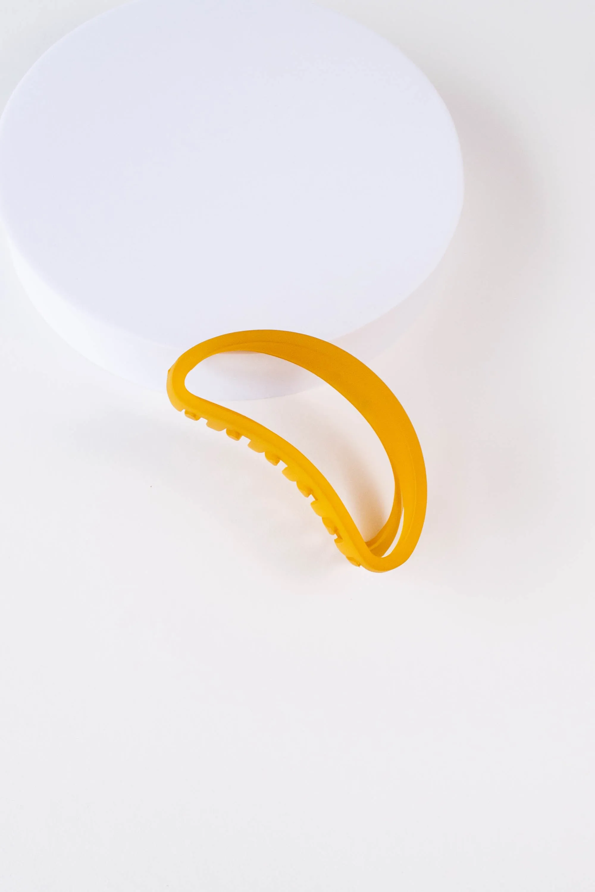 Bean shaped claw Casual design style clip