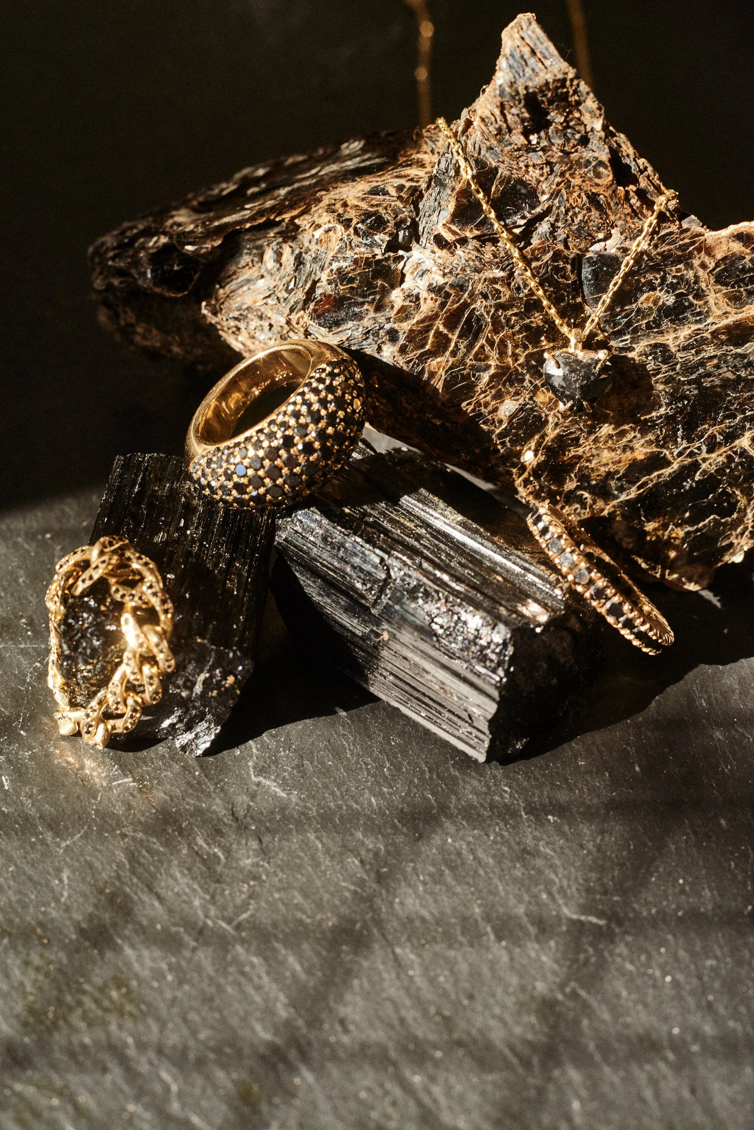 Black Diamond Pave Cuban-Link Chain Ring
