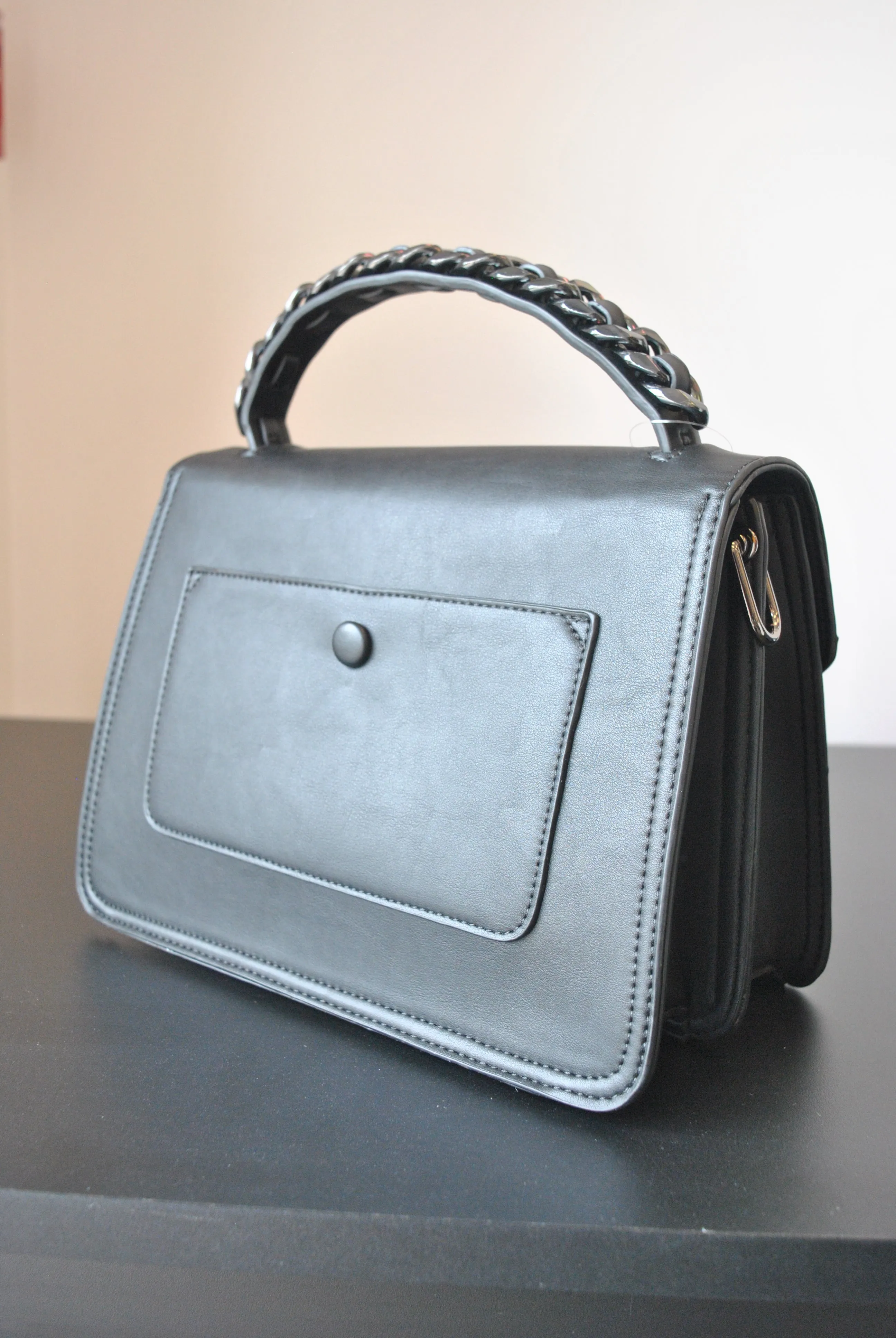 BLACK FAUX LEATHER SATCHEL / CROSSBODY BACK WITH CHAIN DETAILS