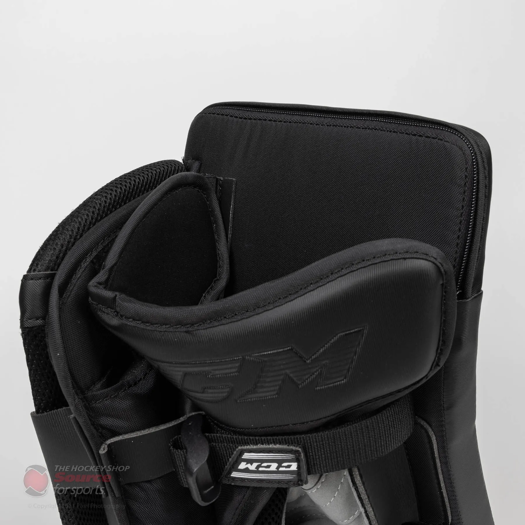 CCM Extreme Flex E5.9 Senior Goalie Blocker - Source Exclusive
