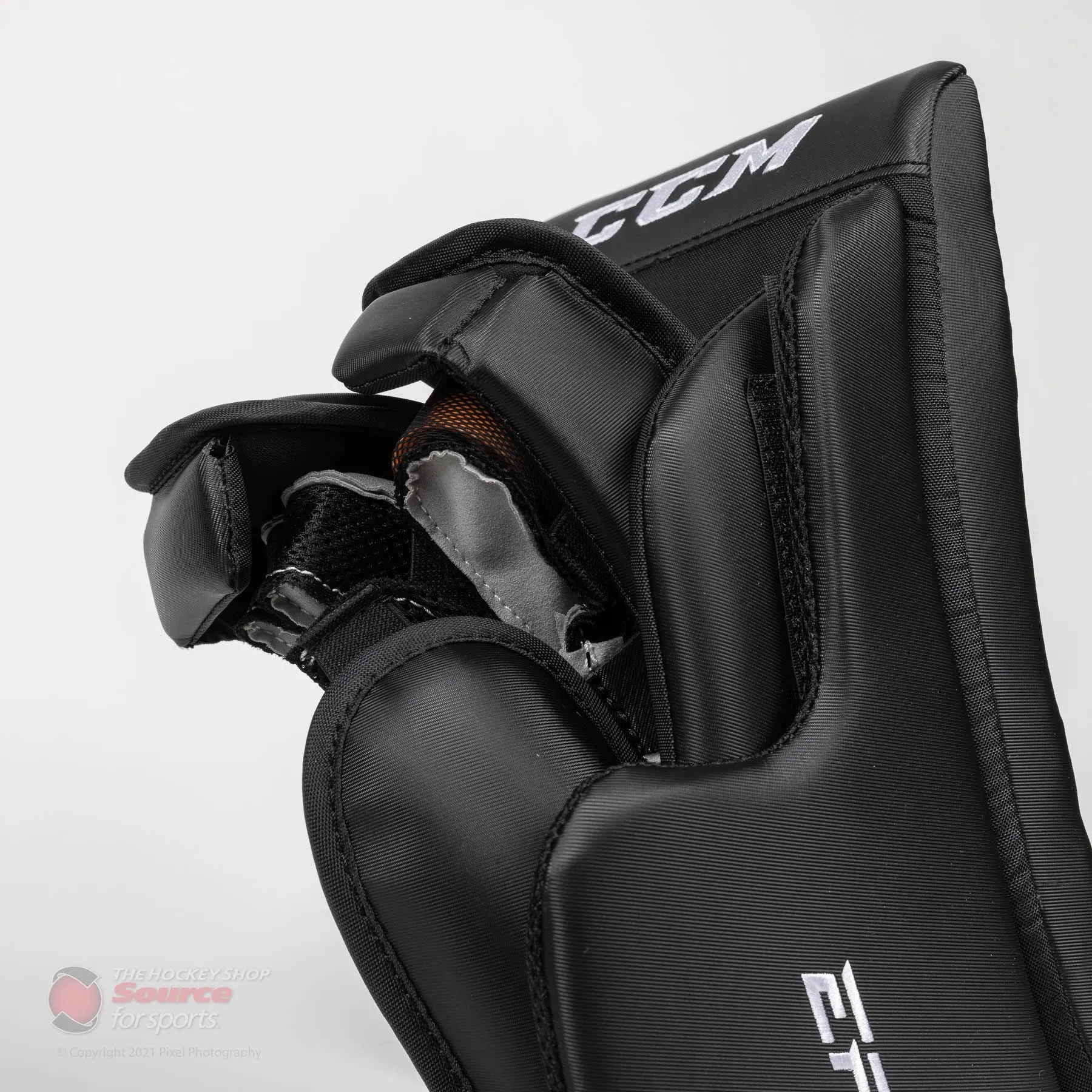 CCM Extreme Flex E5.9 Senior Goalie Blocker - Source Exclusive