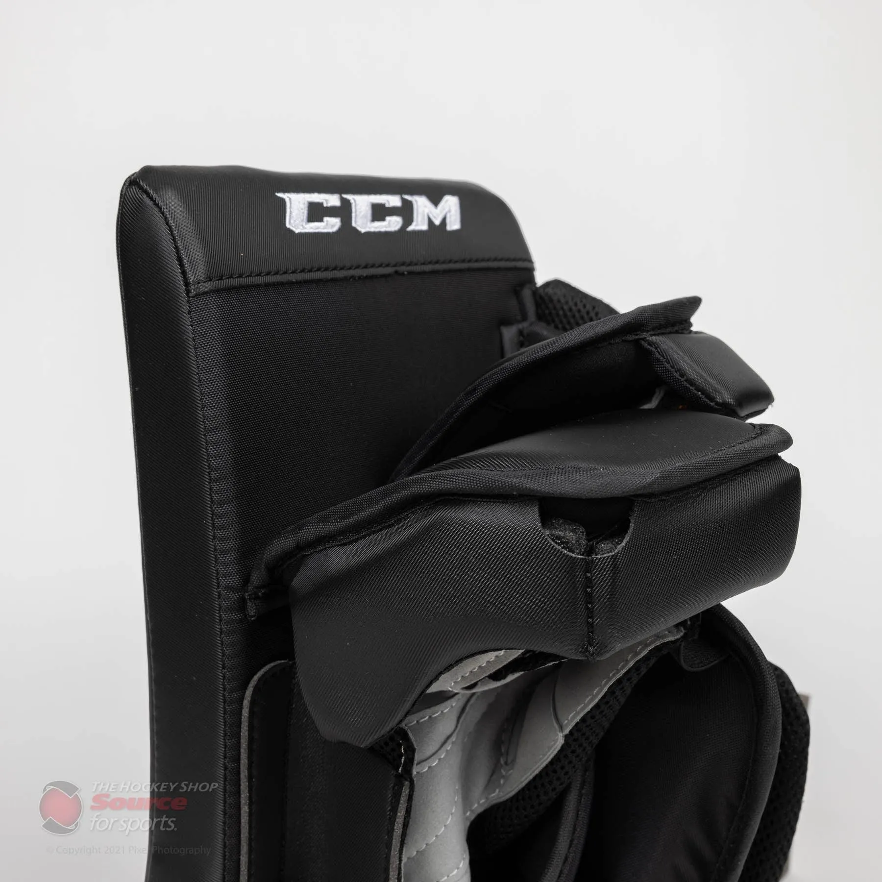 CCM Extreme Flex E5.9 Senior Goalie Blocker - Source Exclusive