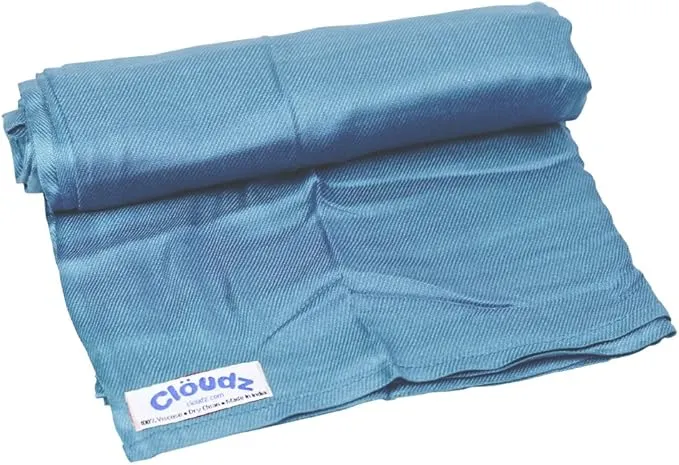 Cloudz Compact Travel Blanket - Light Blue