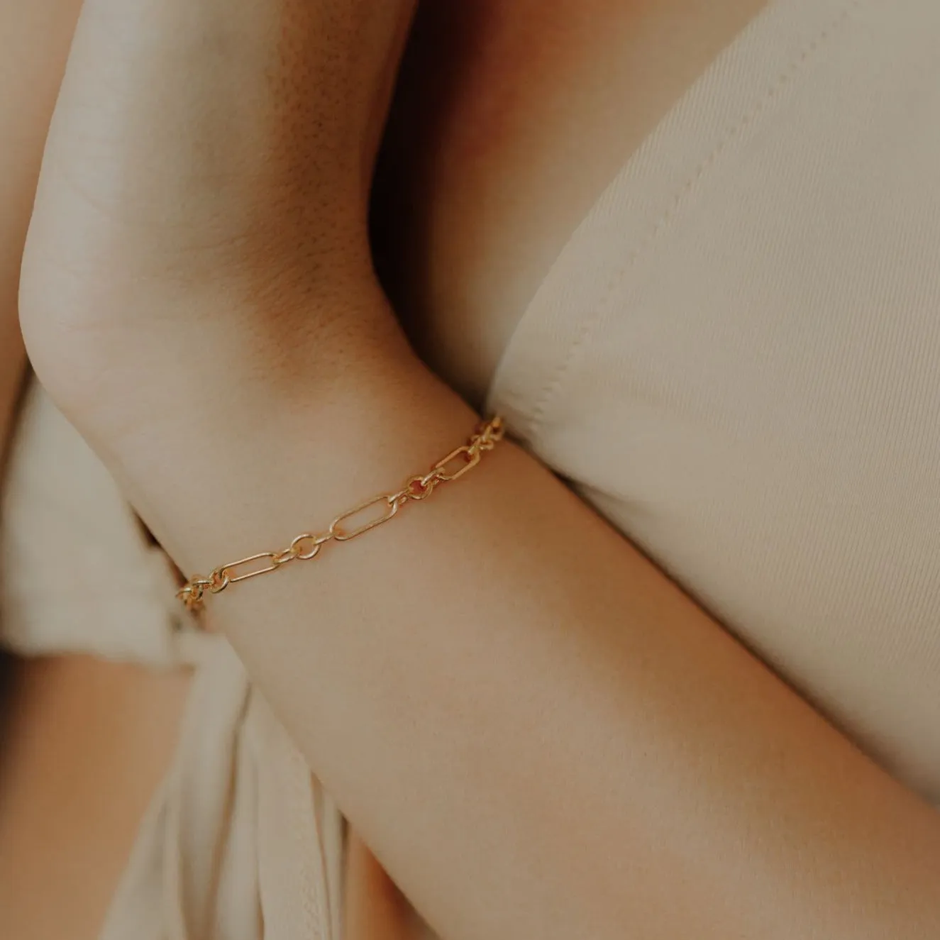 Elongated Oval & Round Link Chain Bracelet