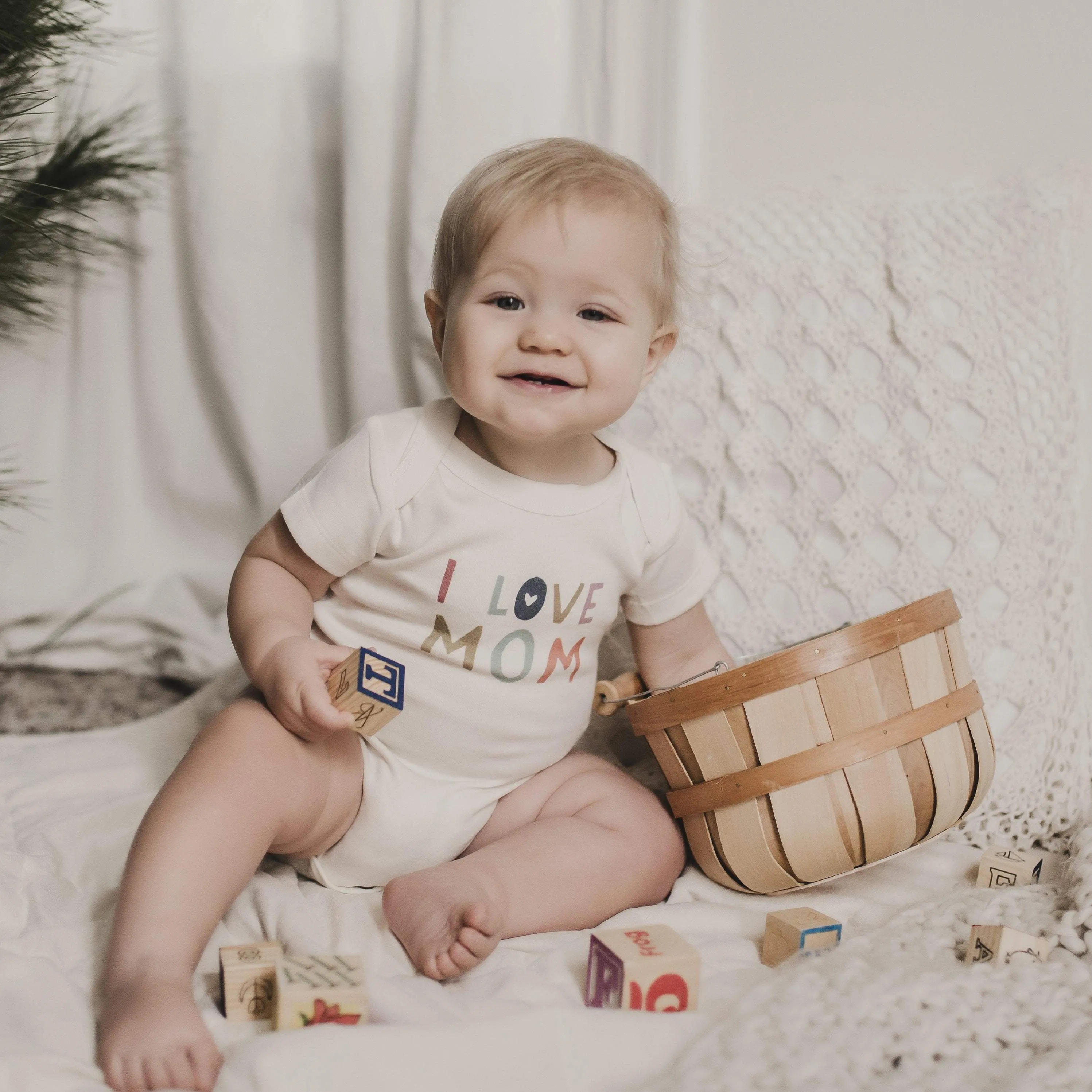 Graphic bodysuit | love mom: Default / 9-12M