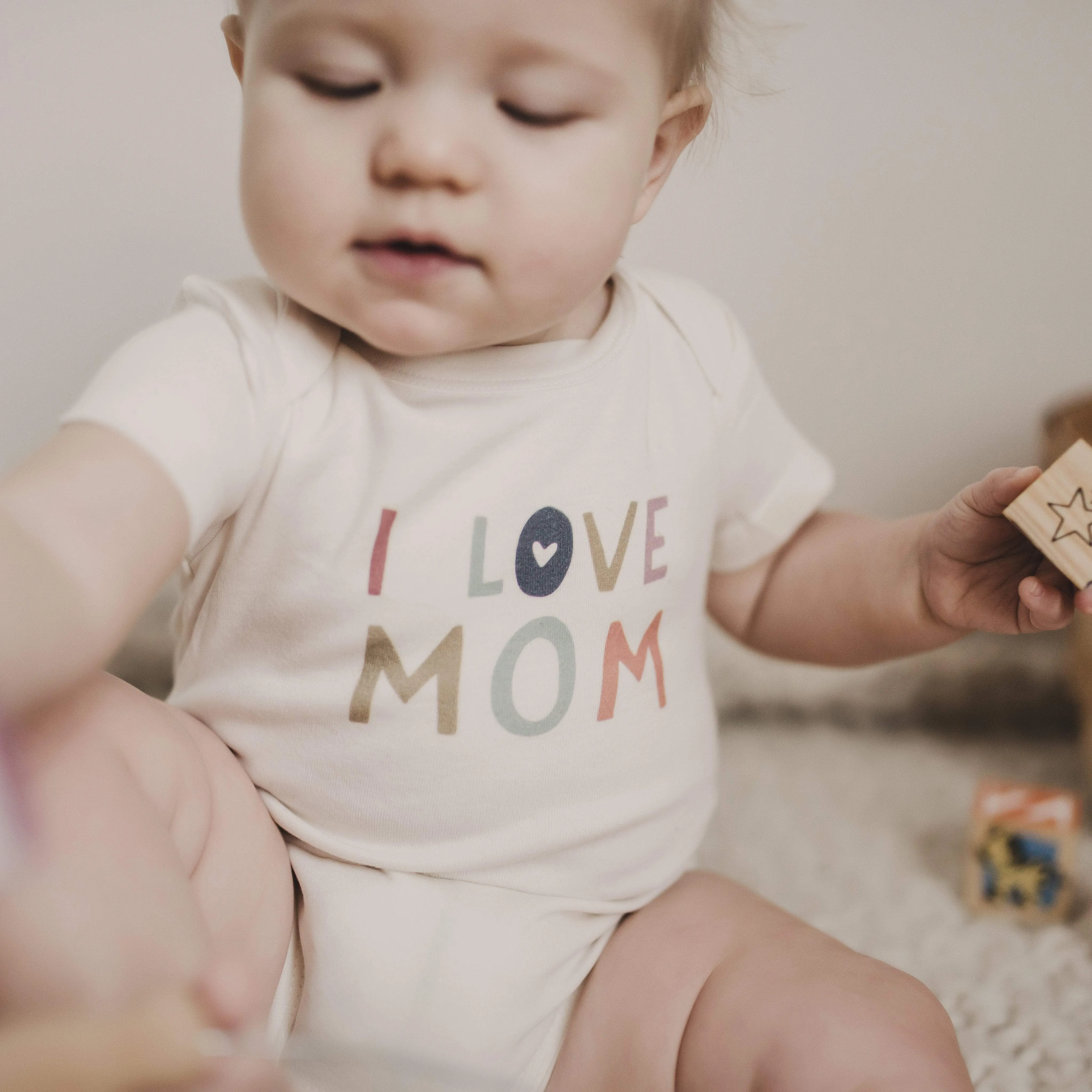 Graphic bodysuit | love mom: Default / 9-12M