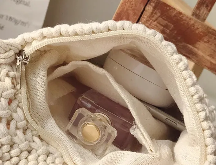 Hot-Selling Bohemian-Style Woven Bag for Women, Vintage Artisan Handwoven Design with Hollow Out Details, Straw Weaving, Tassel Accents C-20231019-3