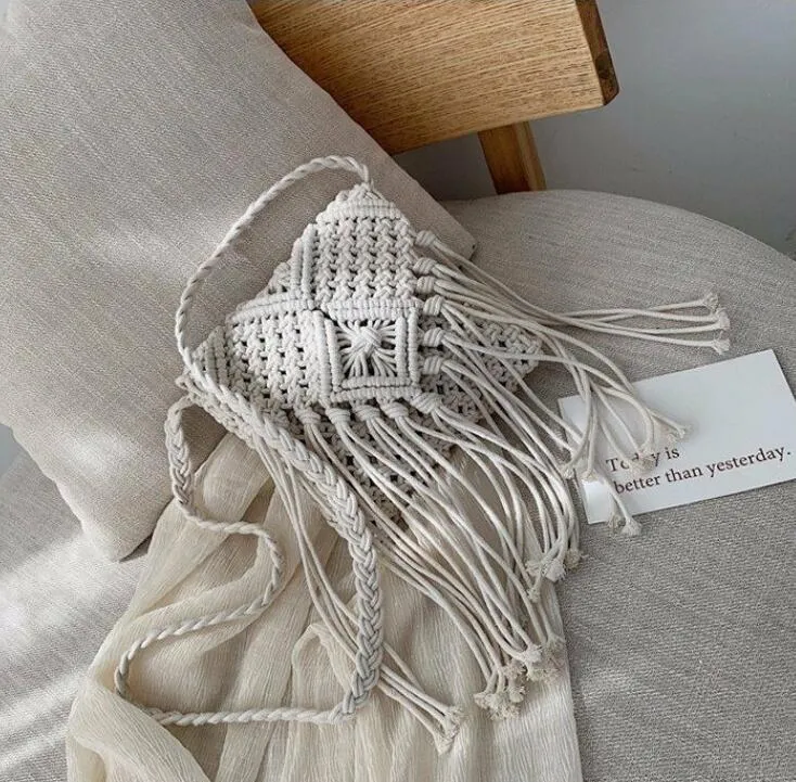 Hot-Selling Bohemian-Style Woven Bag for Women, Vintage Artisan Handwoven Design with Hollow Out Details, Straw Weaving, Tassel Accents C-20231019-3