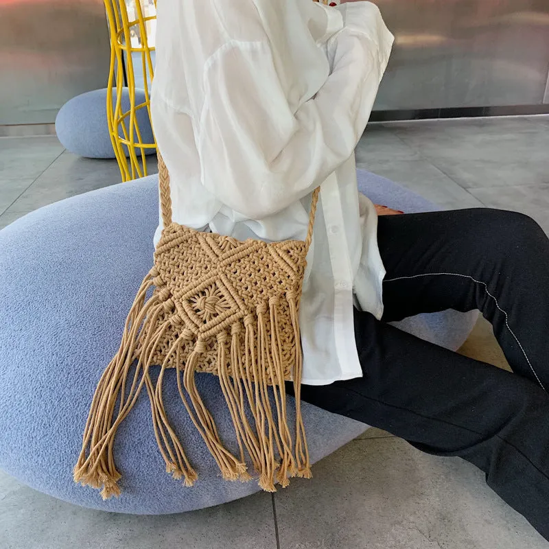 Hot-Selling Bohemian-Style Woven Bag for Women, Vintage Artisan Handwoven Design with Hollow Out Details, Straw Weaving, Tassel Accents C-20231019-3