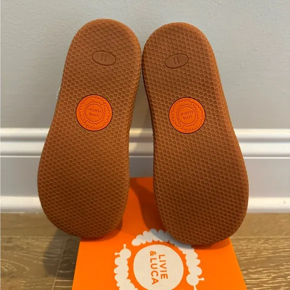 Like New Livie &amp; Luca Ruche Classic Size 11