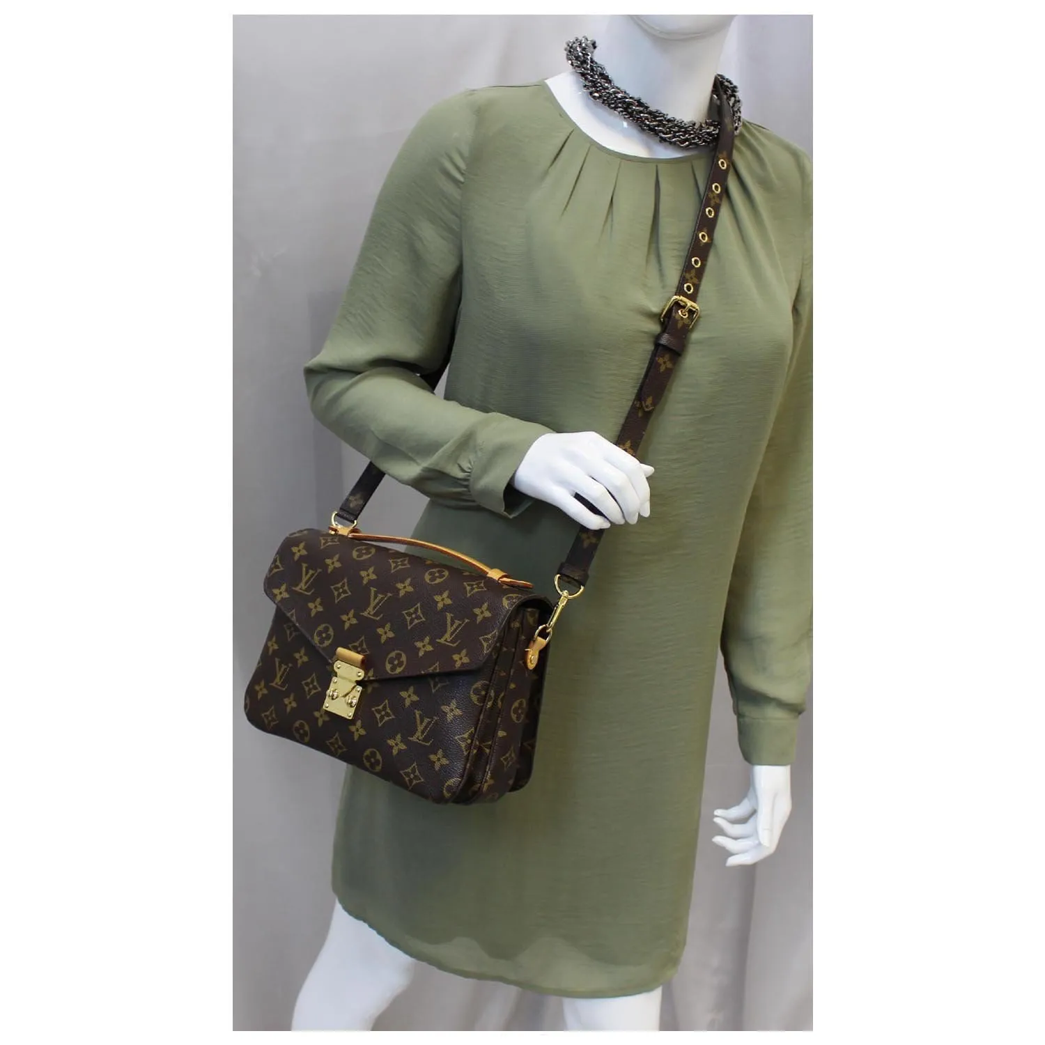 LOUIS VUITTON Metis Pochette Monogram Canvas Crossbody Bag
