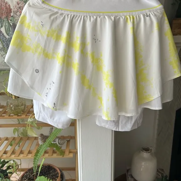 Lululemon court rival HR skirt