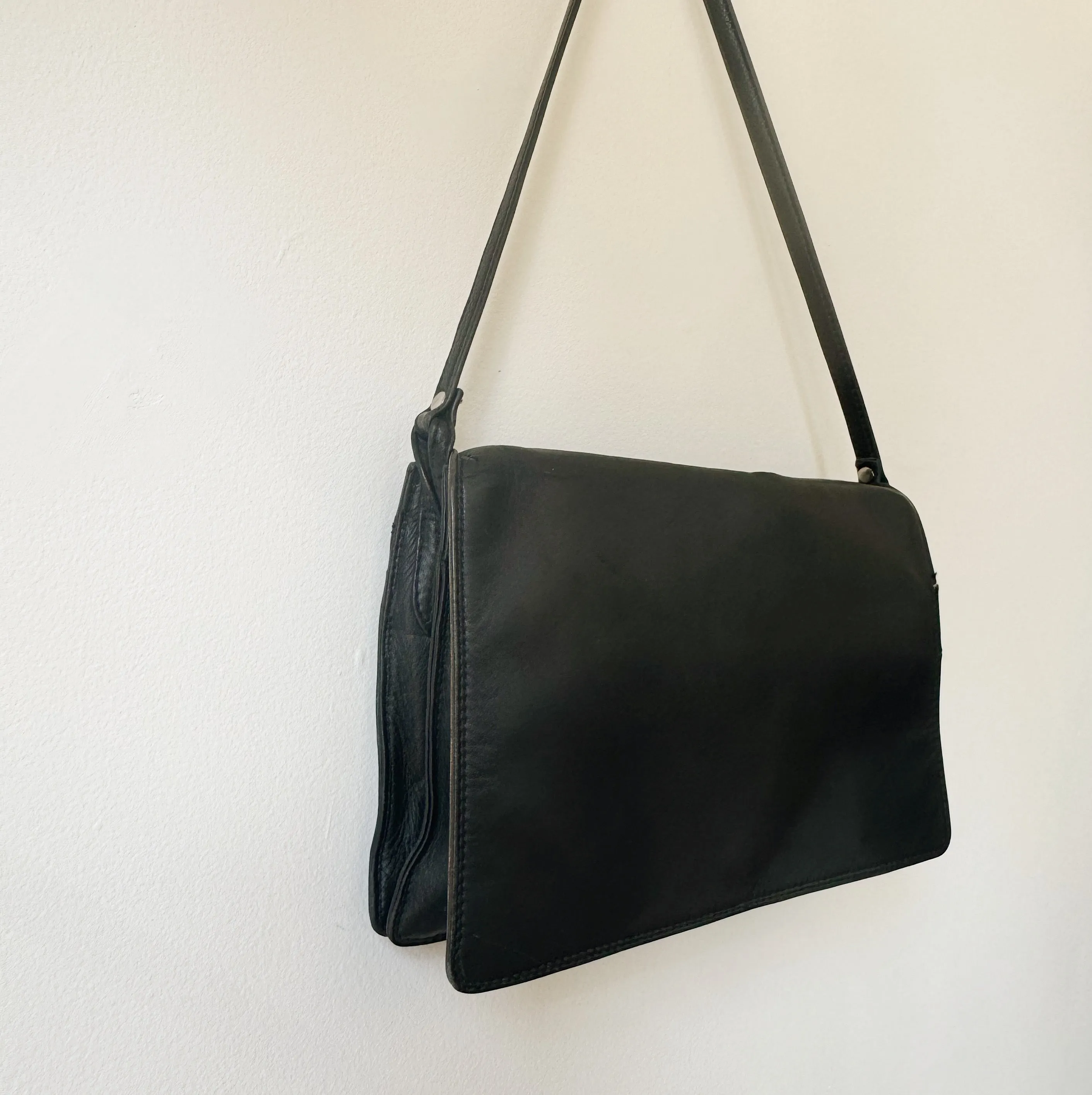 Onyx Leather Envelope Shoulder Bag