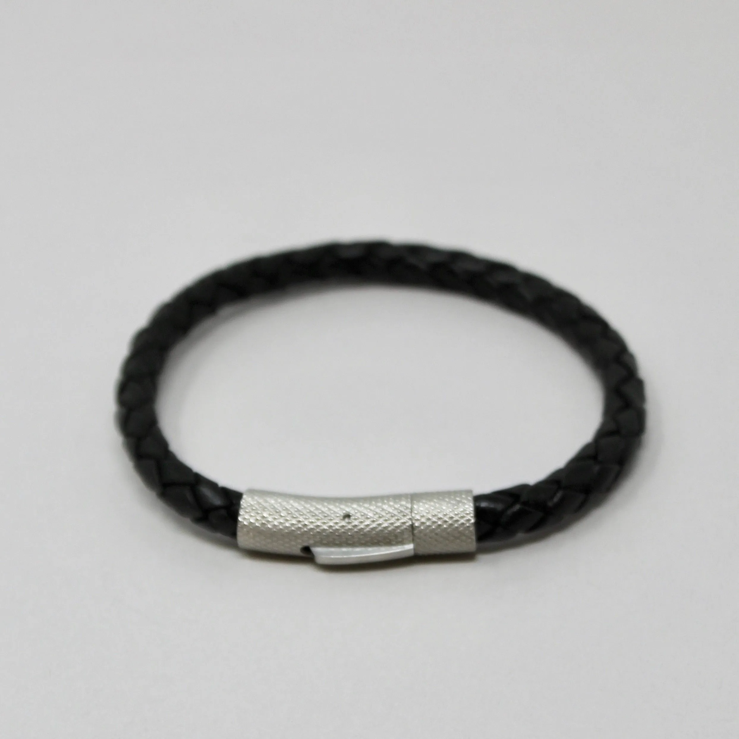 Stelck Leather Strap • Stainless Steel Clasp