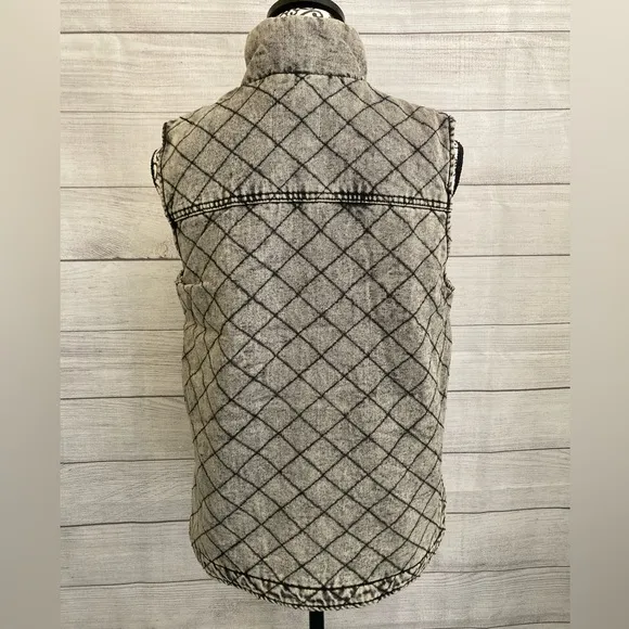 Stoosh Vintage Denim | NWT Women’s Sleeveless Quilted Button Front Vest