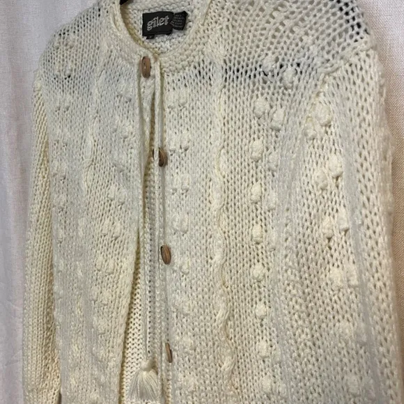 Vintage Cream Handknit Sweater with Pockets and Adorable Wooden Buttons