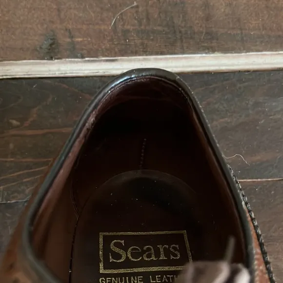 Vintage Sears genuine leather wingtips 74251. Pebbled leather. Men’s size 8EE.