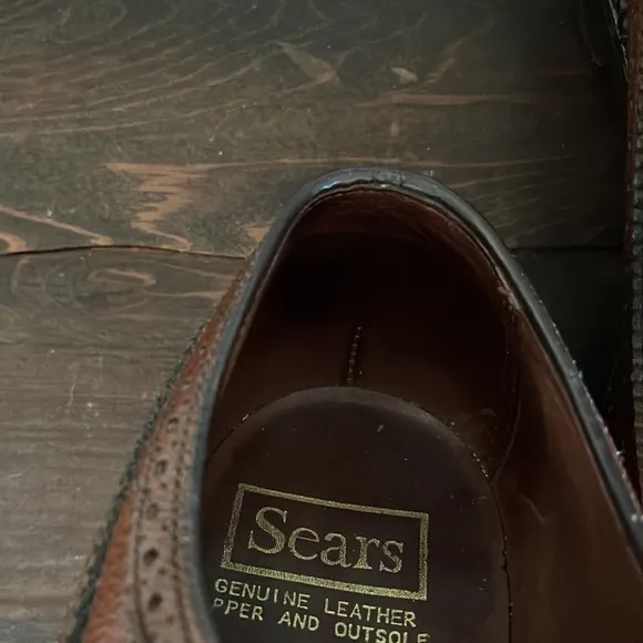 Vintage Sears genuine leather wingtips 74251. Pebbled leather. Men’s size 8EE.