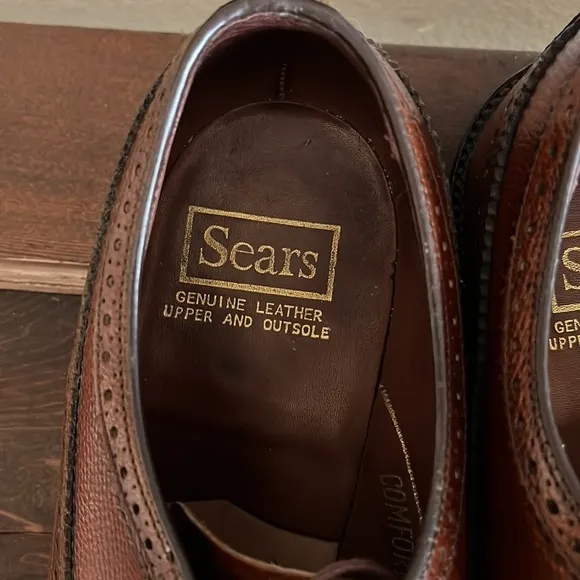 Vintage Sears genuine leather wingtips 74251. Pebbled leather. Men’s size 8EE.