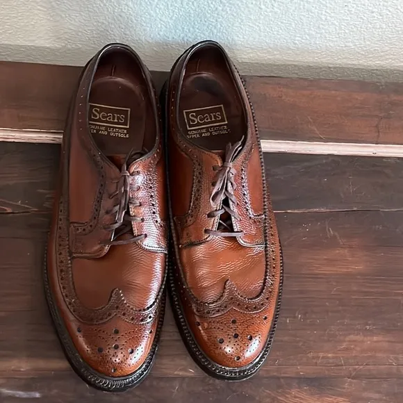 Vintage Sears genuine leather wingtips 74251. Pebbled leather. Men’s size 8EE.