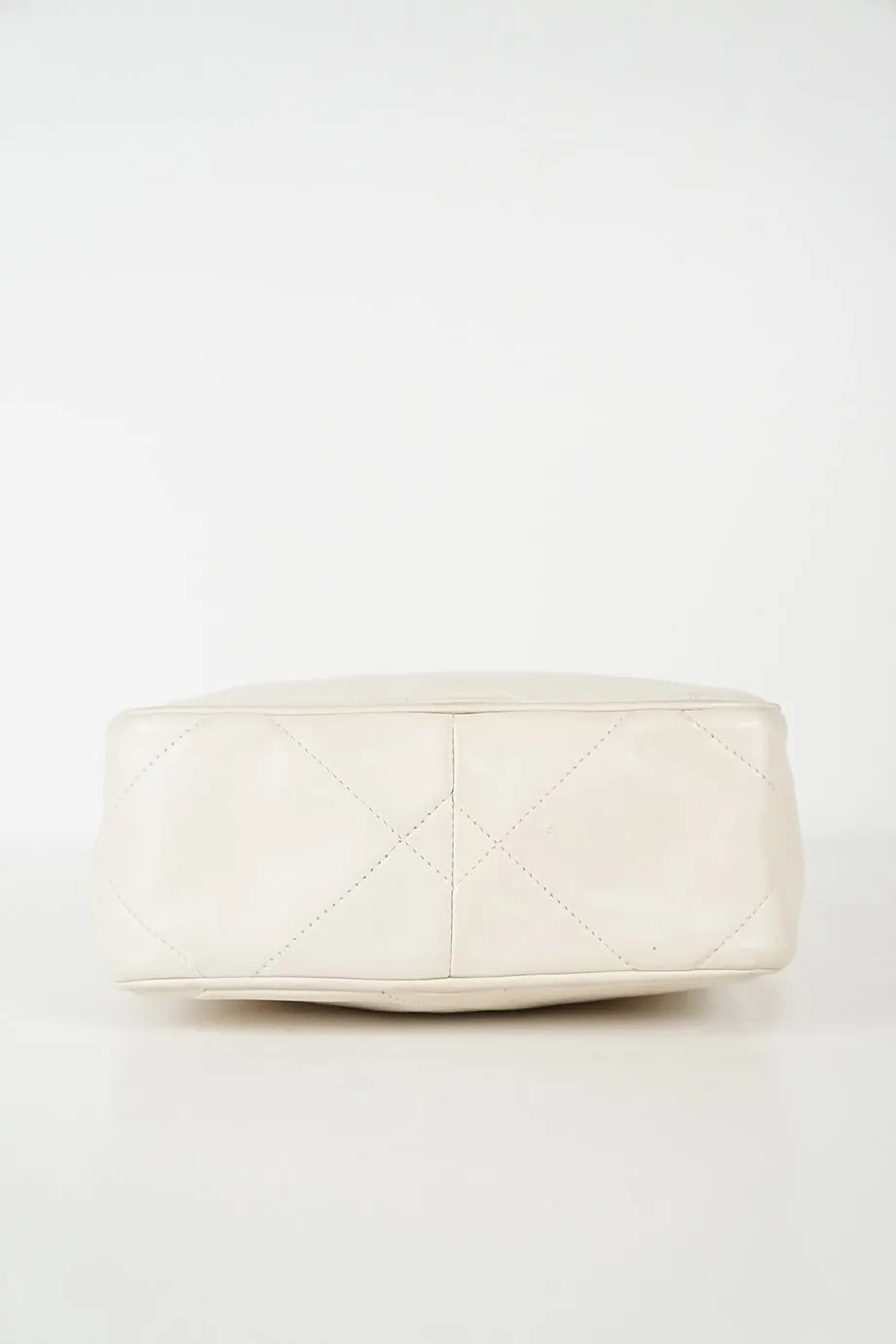 [WB3838] Chanel | Cross-Body Bag